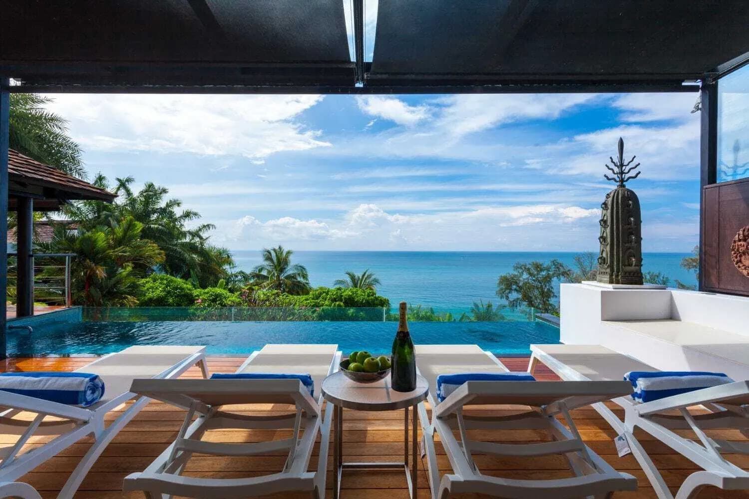 Vue mer – Villa 3 chambres avec piscine privée à louer à Surin — Miniature 10