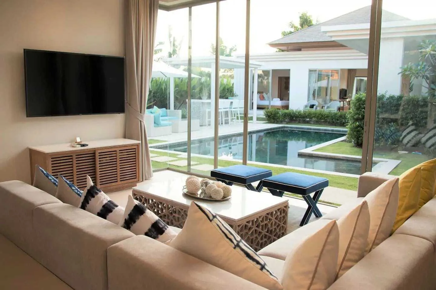 Trichada – Villa 6 chambres avec piscine privée à louer en courte durée — Miniature 16