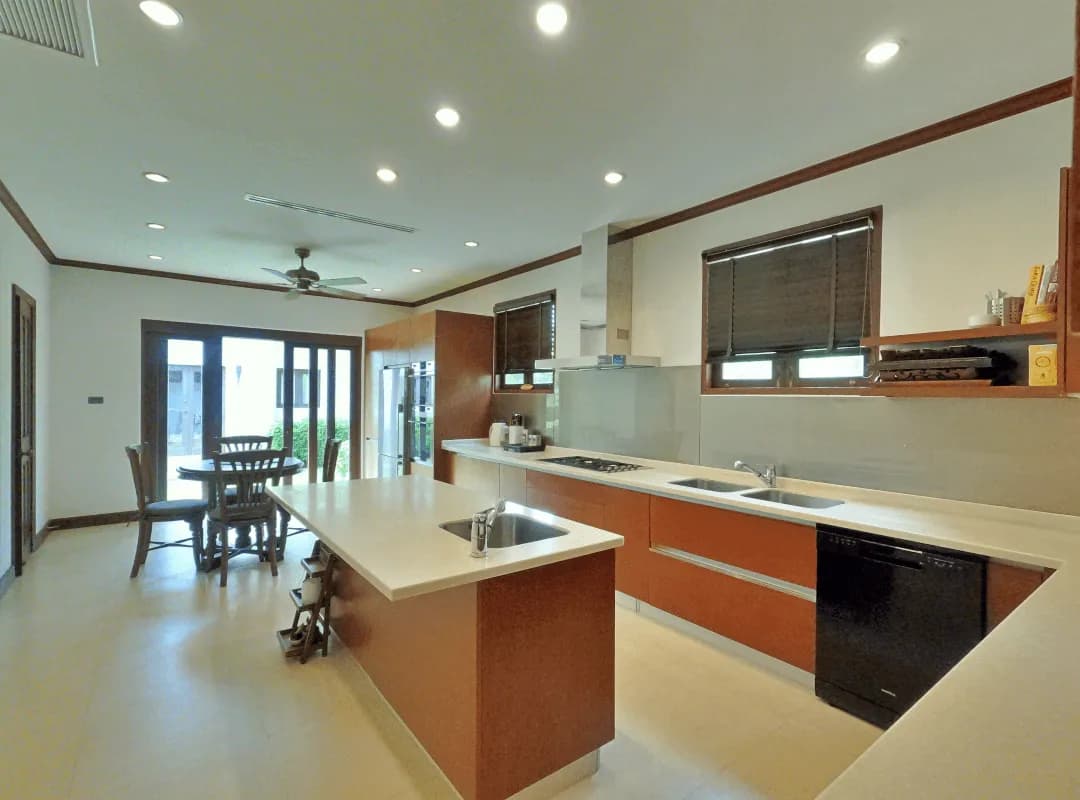 Villa exclusive 4 chambres avec bureaux de 1 300 m² avec piscine privée à vendre à Bang Tao, Phuket — Miniature 3