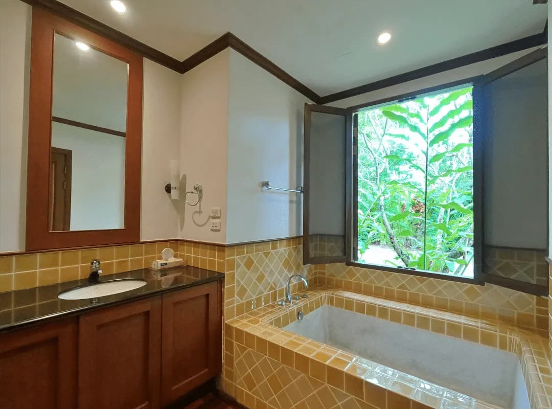 Villa exclusive 4 chambres avec bureaux de 1 300 m² avec piscine privée à vendre à Bang Tao, Phuket — Miniature 10