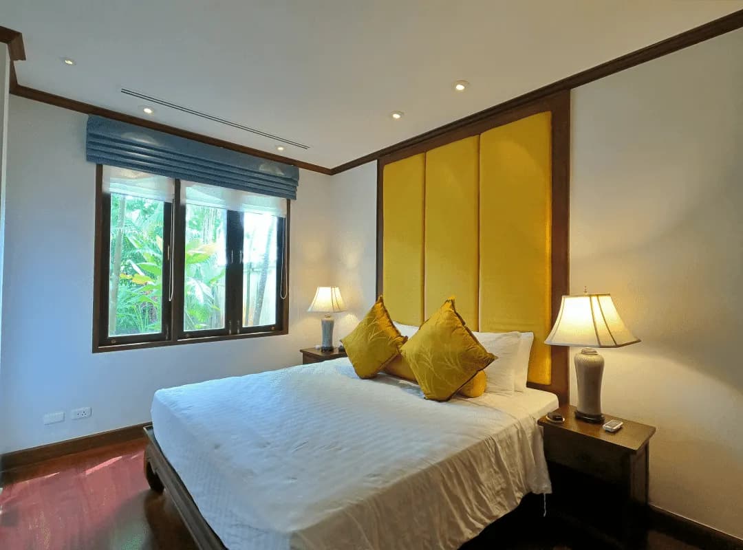 Villa exclusive 4 chambres avec bureaux de 1 300 m² avec piscine privée à vendre à Bang Tao, Phuket — Miniature 11