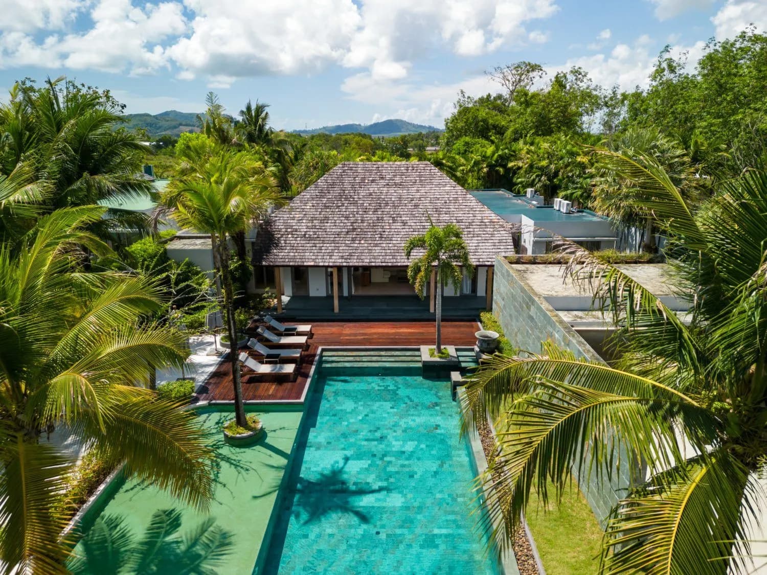 Villa 4 chambres de 1 537 m² avec piscine privée à vendre à Choeng Thale, Phuket — Miniature 3