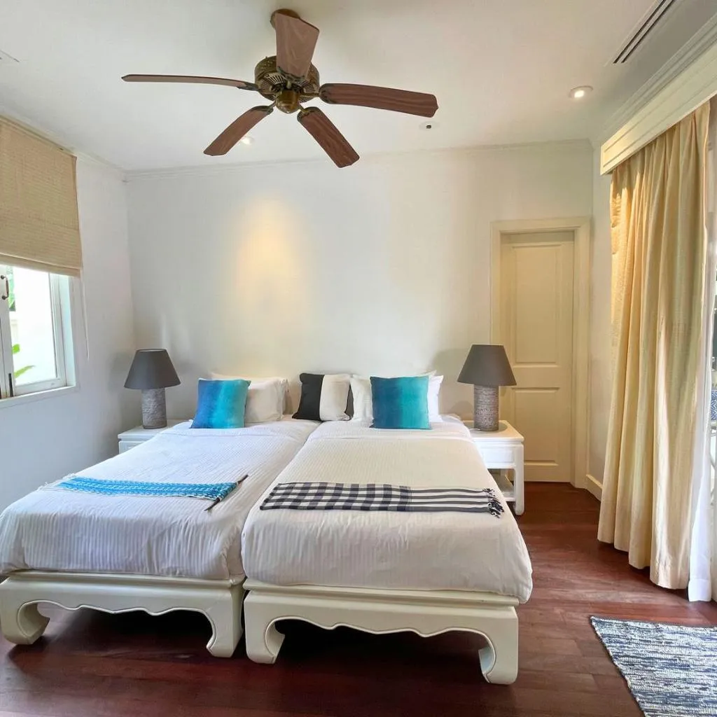 Villa de style balinais 4 chambres avec piscine privée à vendre à Choeng Thale, Phuket — Miniature 7