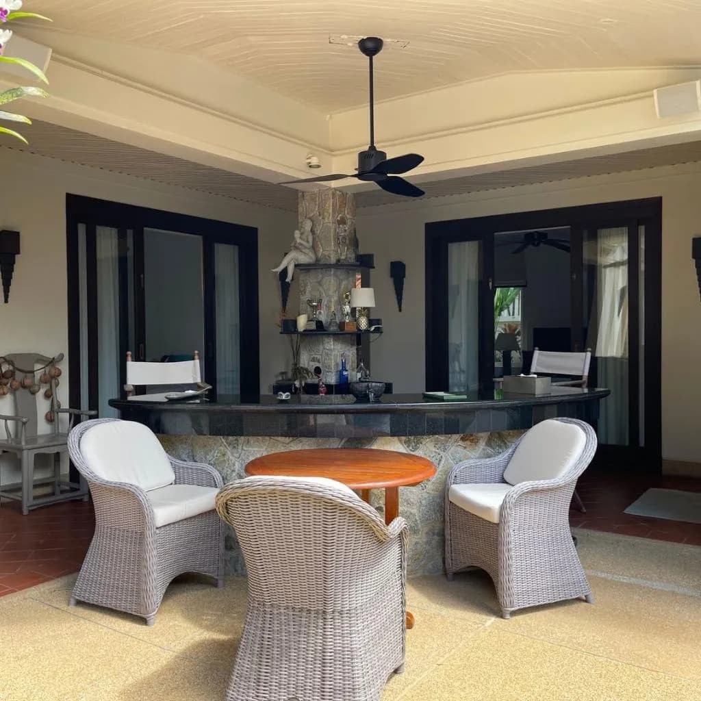 Villa de style balinais 4 chambres avec piscine privée à vendre à Choeng Thale, Phuket — Miniature 12