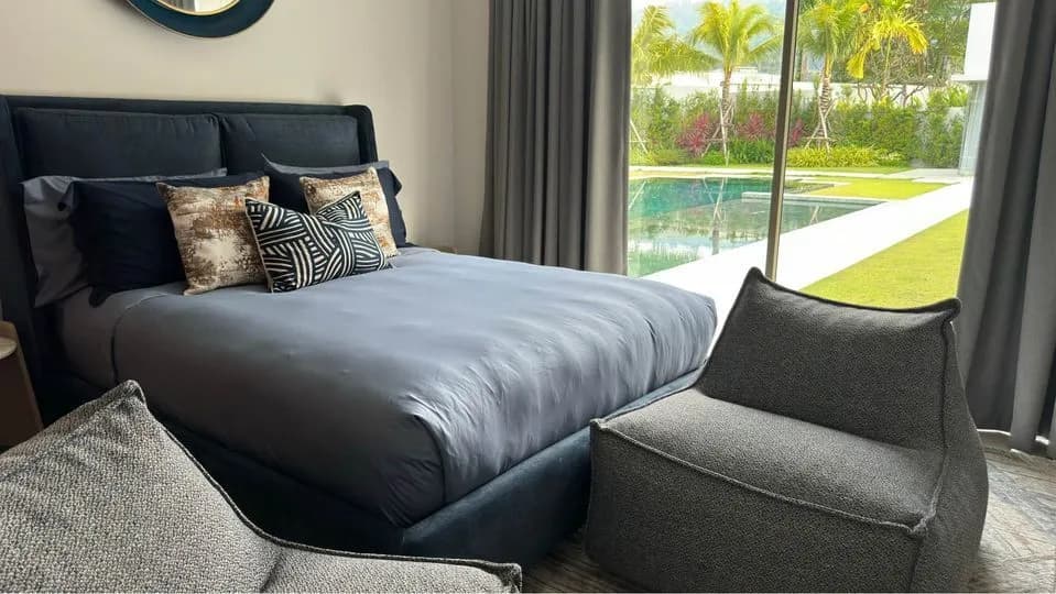 Spacieuse villa Botanica de 1 400 m², 5 chambres avec piscine privée à louer à Choeng Thale, Thalang — Miniature 3