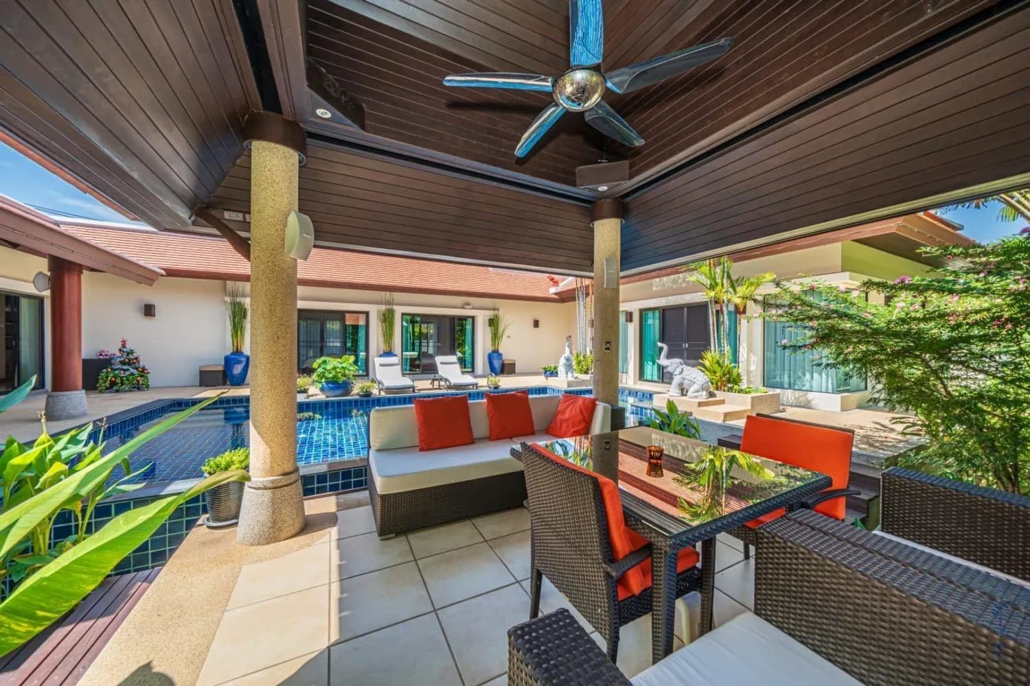 Baan Bua, villa de luxe 4 chambres avec piscine privée à vendre à Nai Harn-Rawai, Phuket — Miniature 8