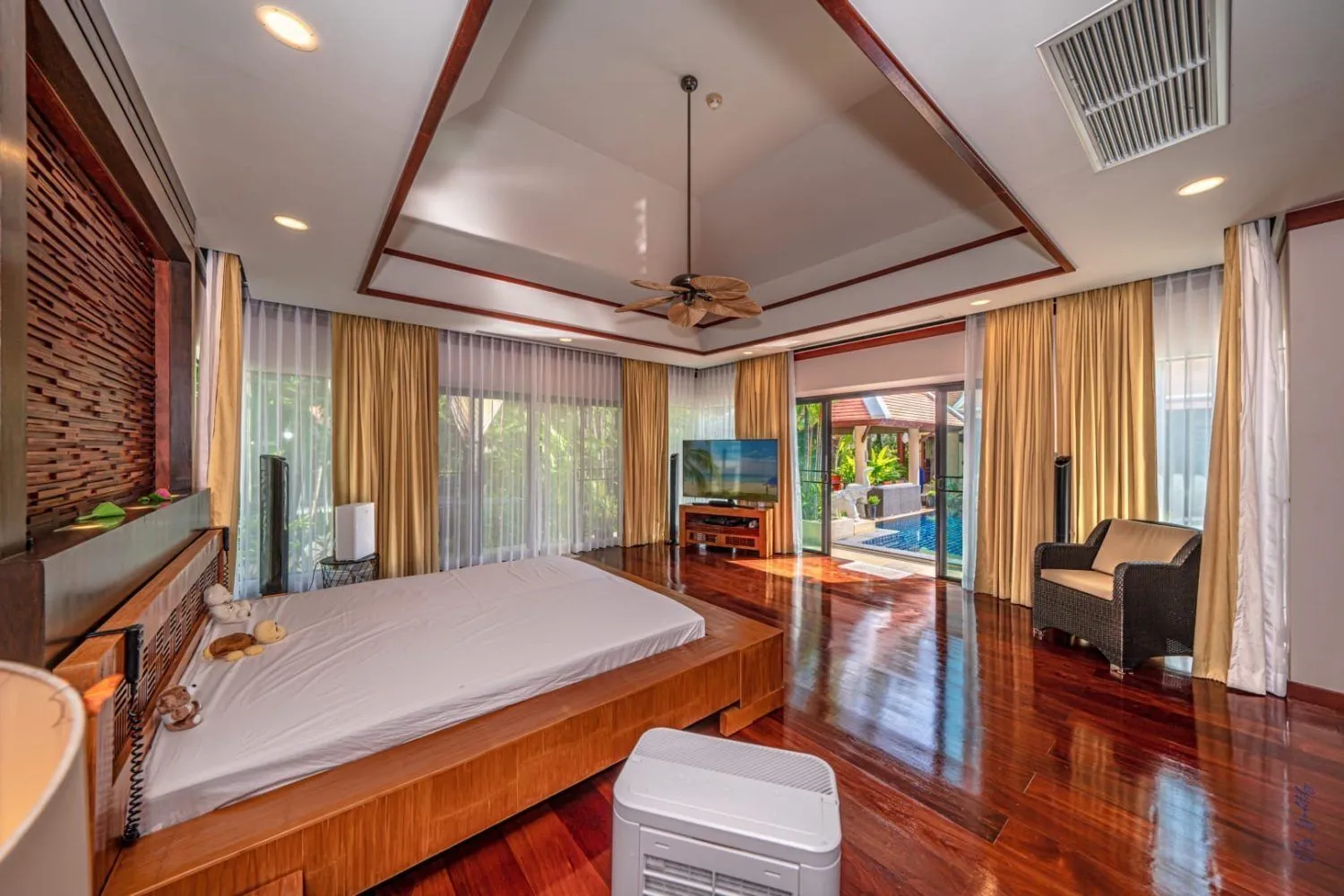 Baan Bua, villa de luxe 4 chambres avec piscine privée à vendre à Nai Harn-Rawai, Phuket — Miniature 18