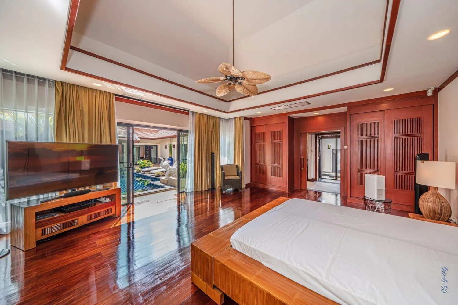 Baan Bua, villa de luxe 4 chambres avec piscine privée à vendre à Nai Harn-Rawai, Phuket — Miniature 19