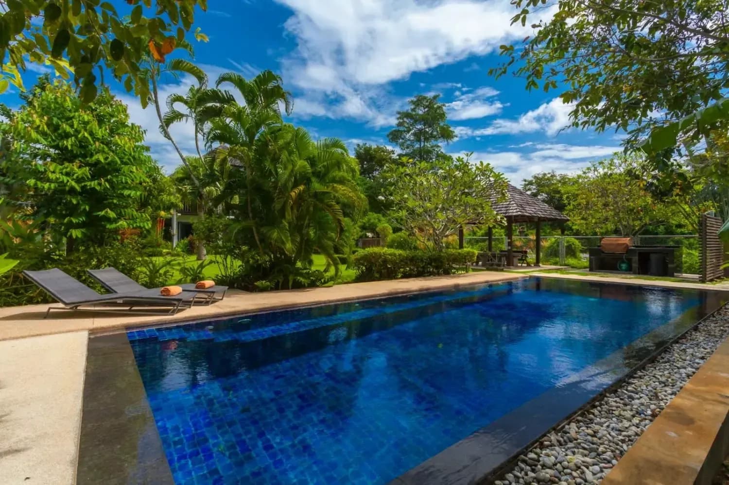 Villa privée avec piscine à louer, à distance de marche de la plage, Choeng Thale, Phuket — Photo 1