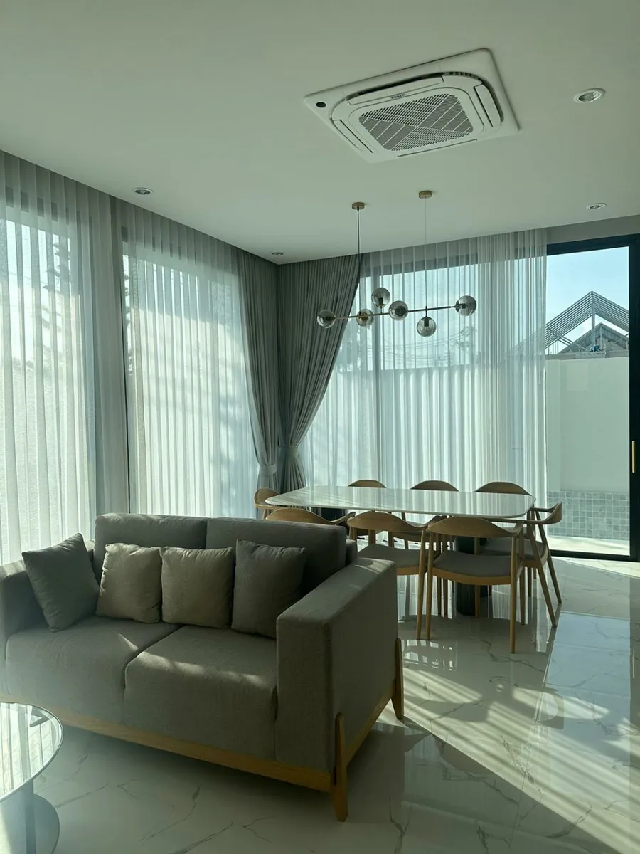 Villa 4 chambres, 4 salles de bain à vendre avec piscine privée à Choeng Thale, Phuket — Miniature 4