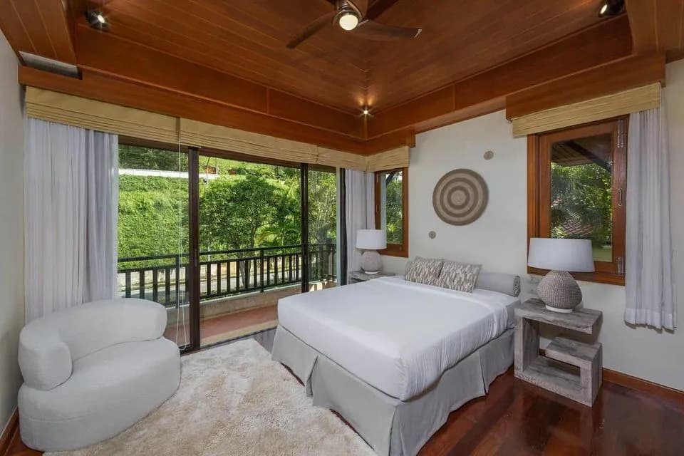 Luxueuse villa avec piscine 4 chambres à louer avec superbe vue lac dans le secteur de Bang Tao — Photo 1