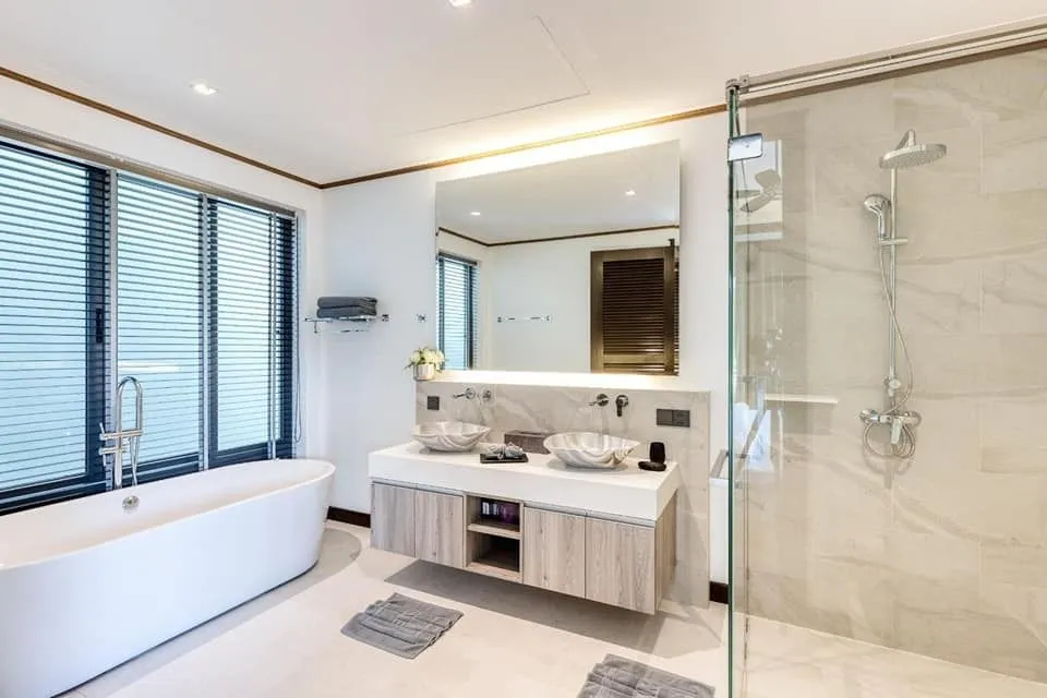Élégante villa 4 chambres avec piscine privée à louer à Pasak, Cherngtalay, Phuket — Miniature 3