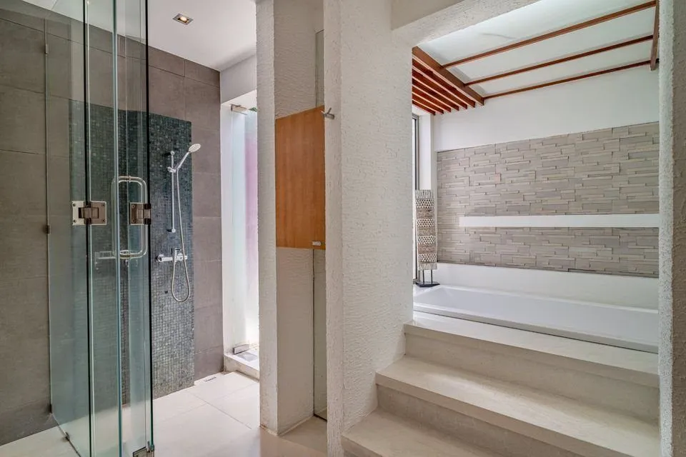 Luxueuse villa avec piscine 3 chambres à Bang Tao, Phuket – Emplacement de choix près du golf de Laguna — Miniature 8