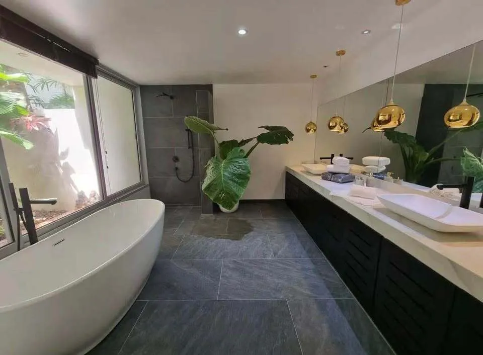 Spacieuse villa avec piscine 4 chambres à louer à Layan — Miniature 3