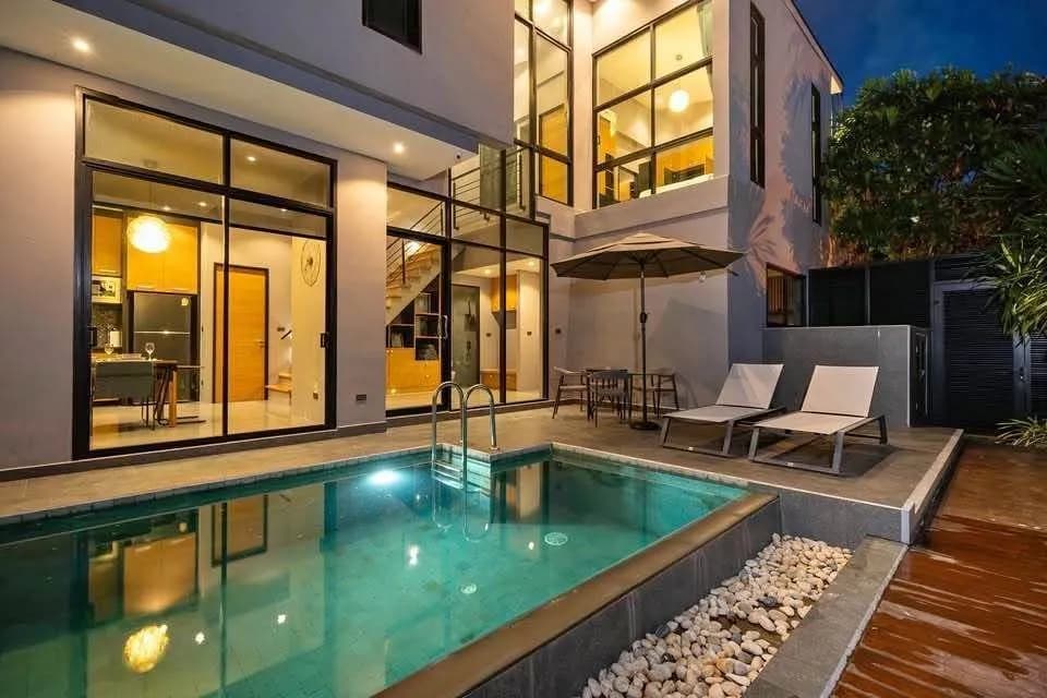 Villa moderne avec piscine 3 chambres à louer à Cherngtalay, Phuket — Miniature 2
