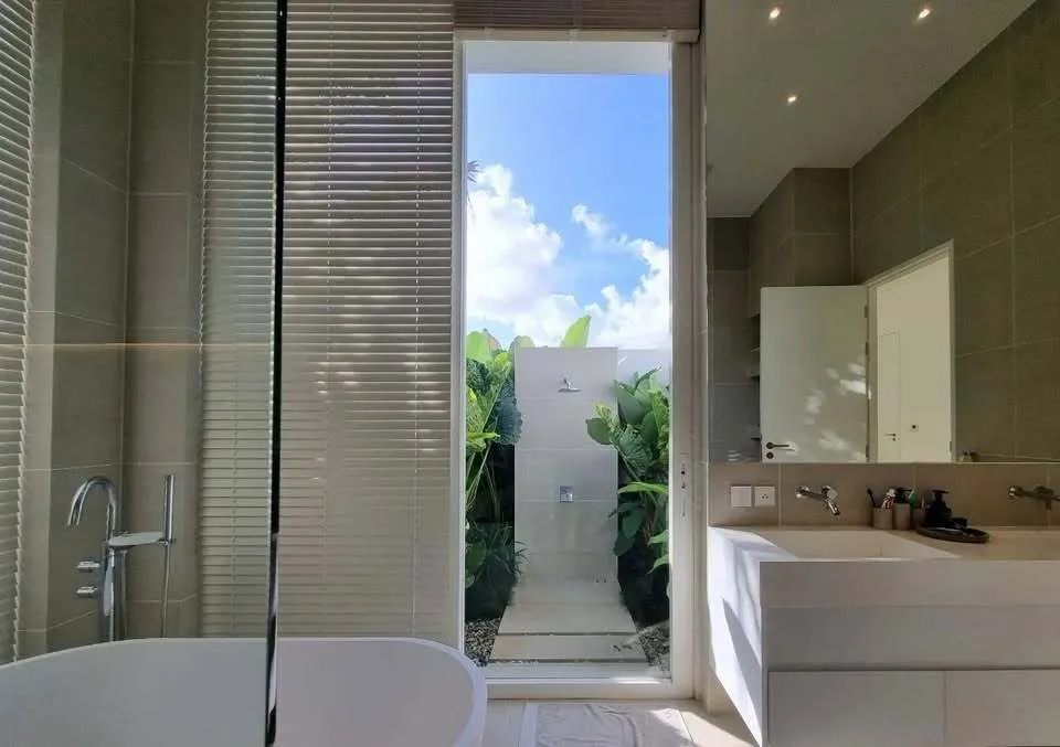 Élégante villa avec piscine 4 chambres à louer à Bang Jo, Phuket — Miniature 3