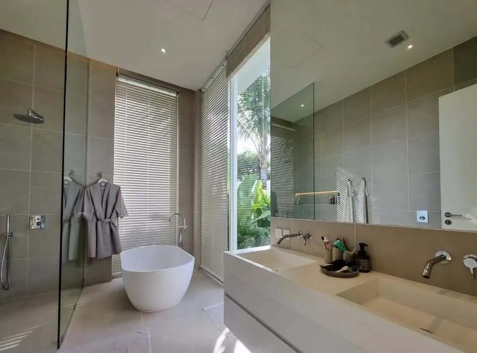 Élégante villa avec piscine 4 chambres à louer à Bang Jo, Phuket — Miniature 17