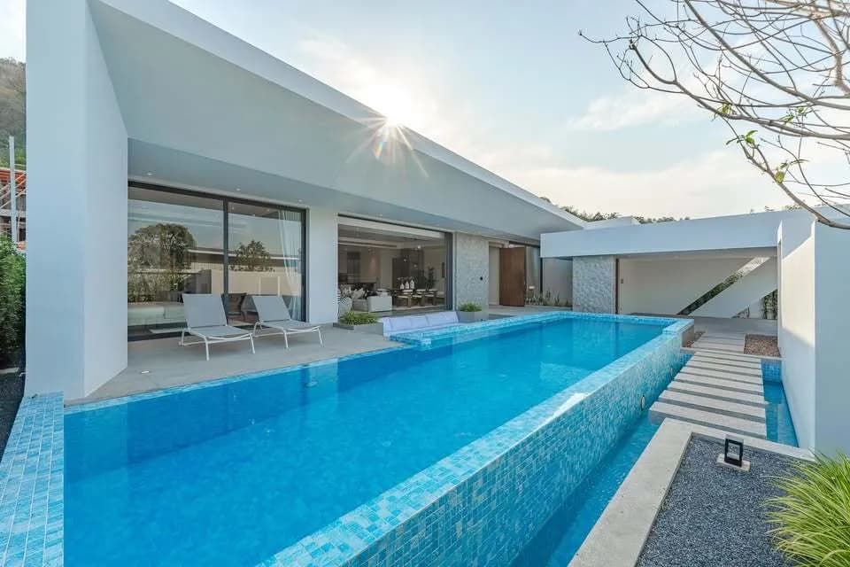 Élégante villa avec piscine 3 chambres à Clover Residence – Emplacement de choix à Phuket — Miniature 14