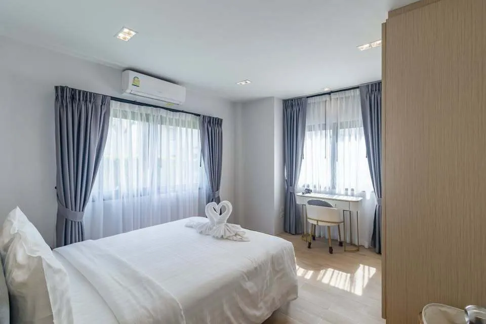 Élégante villa 3 chambres en location longue durée près de Laguna Phuket avec accès piscine — Miniature 9