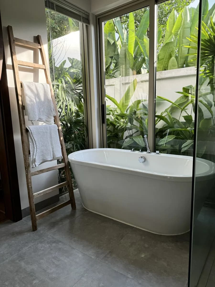 Botanica, villa de luxe avec piscine 3 chambres à louer avec vue forêt près de Layan, Phuket — Miniature 12