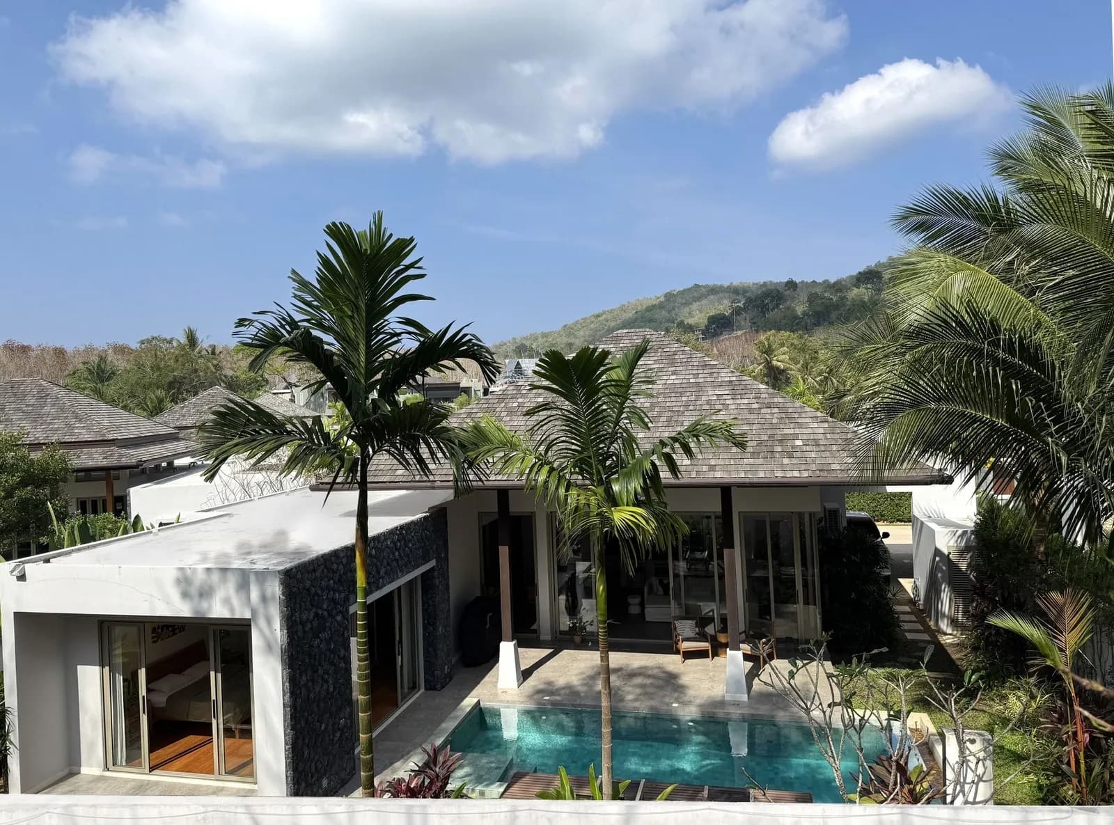 Botanica, villa de luxe avec piscine 3 chambres à louer avec vue forêt près de Layan, Phuket — Miniature 16