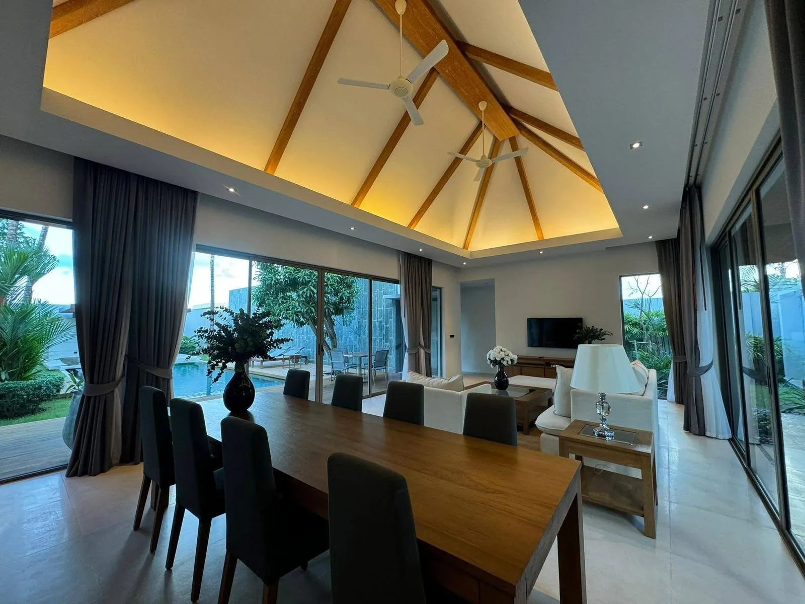 Anchan Grand Residences – Élégante villa avec piscine 4 chambres à louer près de Laguna, Phuket — Miniature 14