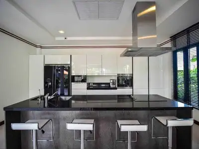 The Lake House – Villa moderne 4 chambres – à Cherng Talay