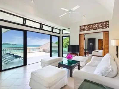 Villa 4 chambres en bord de mer avec piscine privée à louer