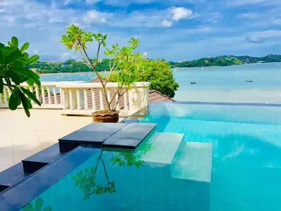Villa 4 chambres en bord de mer avec piscine privée à louer