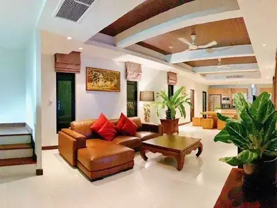 Villa avec piscine à deux niveaux à Cherng Talay, près de Boat Avenue