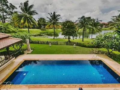 Belle villa avec piscine 4 chambres à louer à Choeng Thale, Phuket