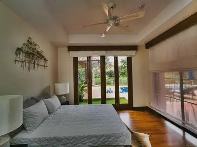 Belle villa avec piscine 4 chambres à louer à Choeng Thale, Phuket
