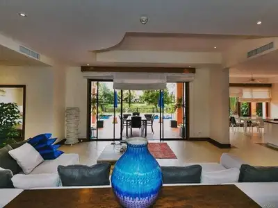 Belle villa avec piscine 4 chambres à louer à Choeng Thale, Phuket