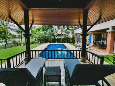 Belle villa avec piscine 4 chambres à louer à Choeng Thale, Phuket