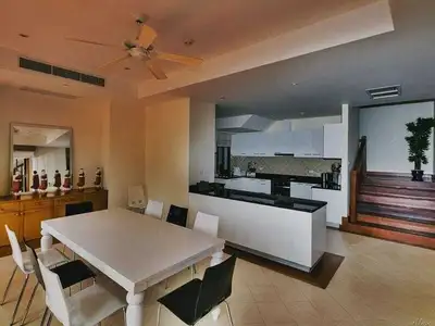 Belle villa avec piscine 4 chambres à louer à Choeng Thale, Phuket