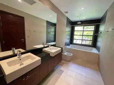 Belle villa 4 chambres avec piscine privée à Bang Tao
