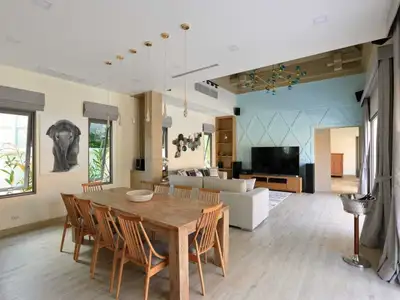 Sai Taan, villa 5 chambres avec vue piscine à Sai Taan