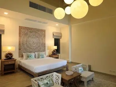 Sai Taan, villa 5 chambres avec vue piscine à Sai Taan