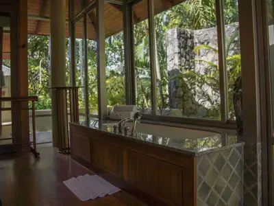 Villa 5 chambres en bord d'océan à louer à Trisara