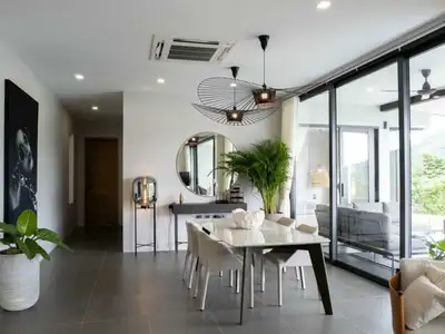 Élégante villa avec piscine privée 4 chambres à vendre à Thalang