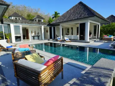 Villa de luxe avec piscine privée 4 chambres à vendre dans le secteur de Laguna