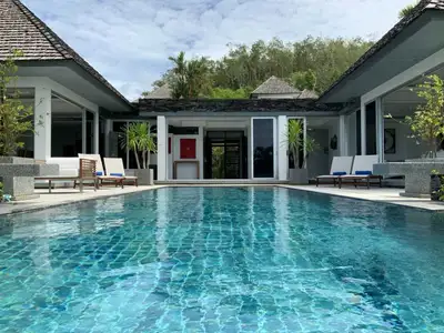Villa de luxe avec piscine privée 4 chambres à vendre dans le secteur de Laguna