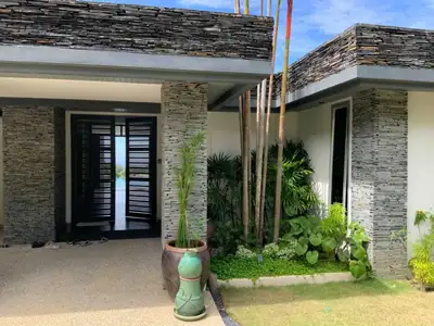 Villa de luxe avec piscine privée 4 chambres à vendre dans le secteur de Laguna