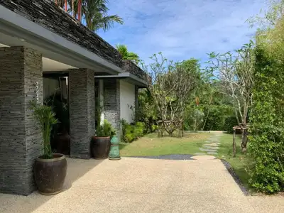 Villa de luxe avec piscine privée 4 chambres à vendre dans le secteur de Laguna
