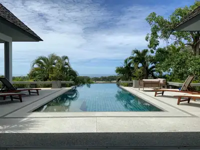 Villa de luxe avec piscine privée 4 chambres à vendre dans le secteur de Laguna