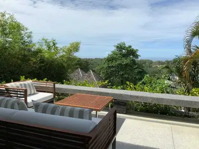 Villa de luxe avec piscine privée 4 chambres à vendre dans le secteur de Laguna