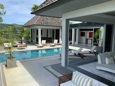 Villa de luxe avec piscine privée 4 chambres à vendre dans le secteur de Laguna