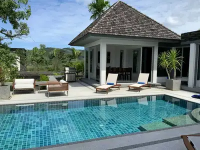 Villa de luxe avec piscine privée 4 chambres à vendre dans le secteur de Laguna