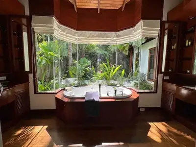 Ayara, 4 chambres avec piscine privée à louer à Surin