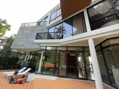 Villa privée avec piscine 4 chambres récemment rénovée à vendre